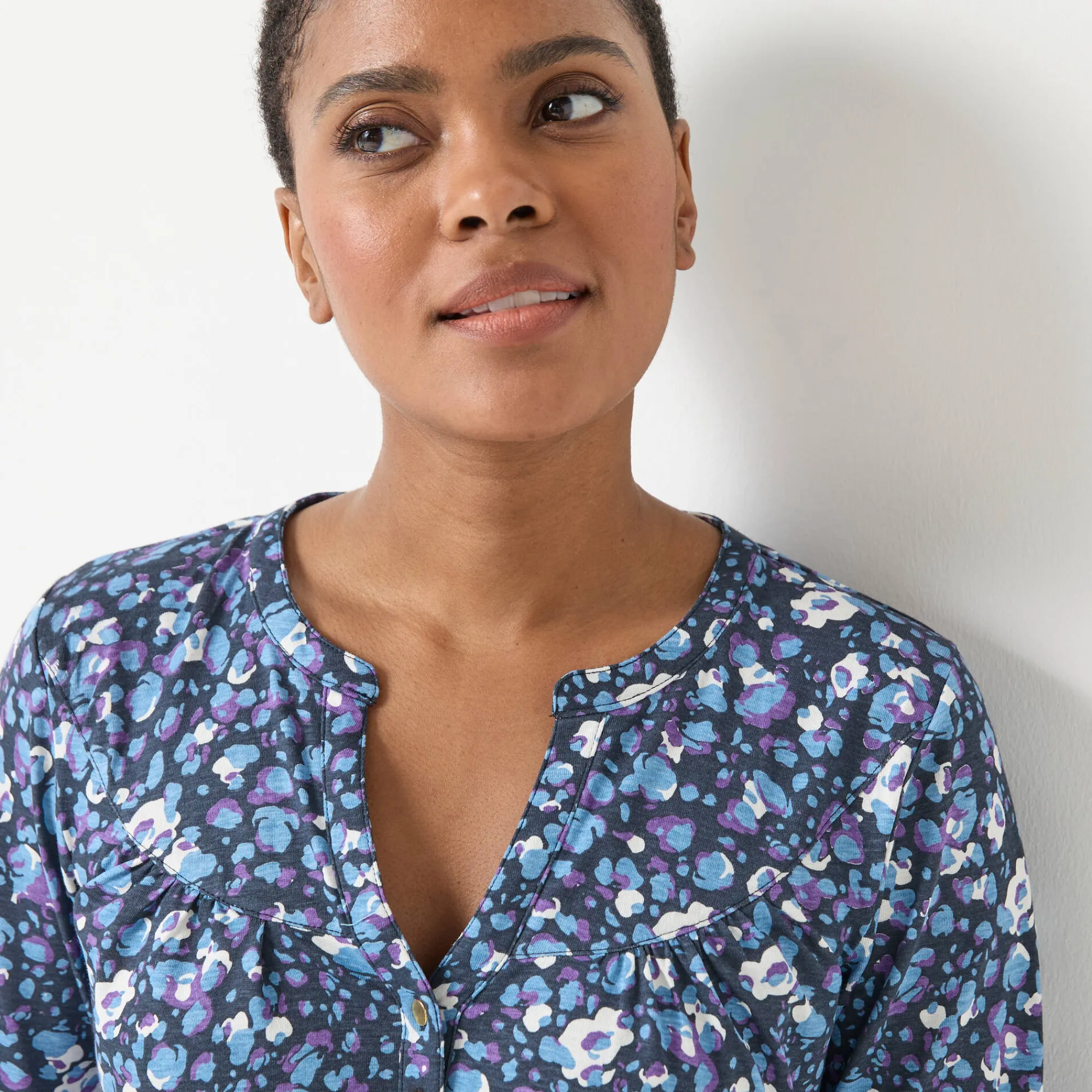T-Shirt En Topje|Bloes En Tuniek<Blancheporte Tuniek met knoopkraag en dierenhuidprint marine / ecru