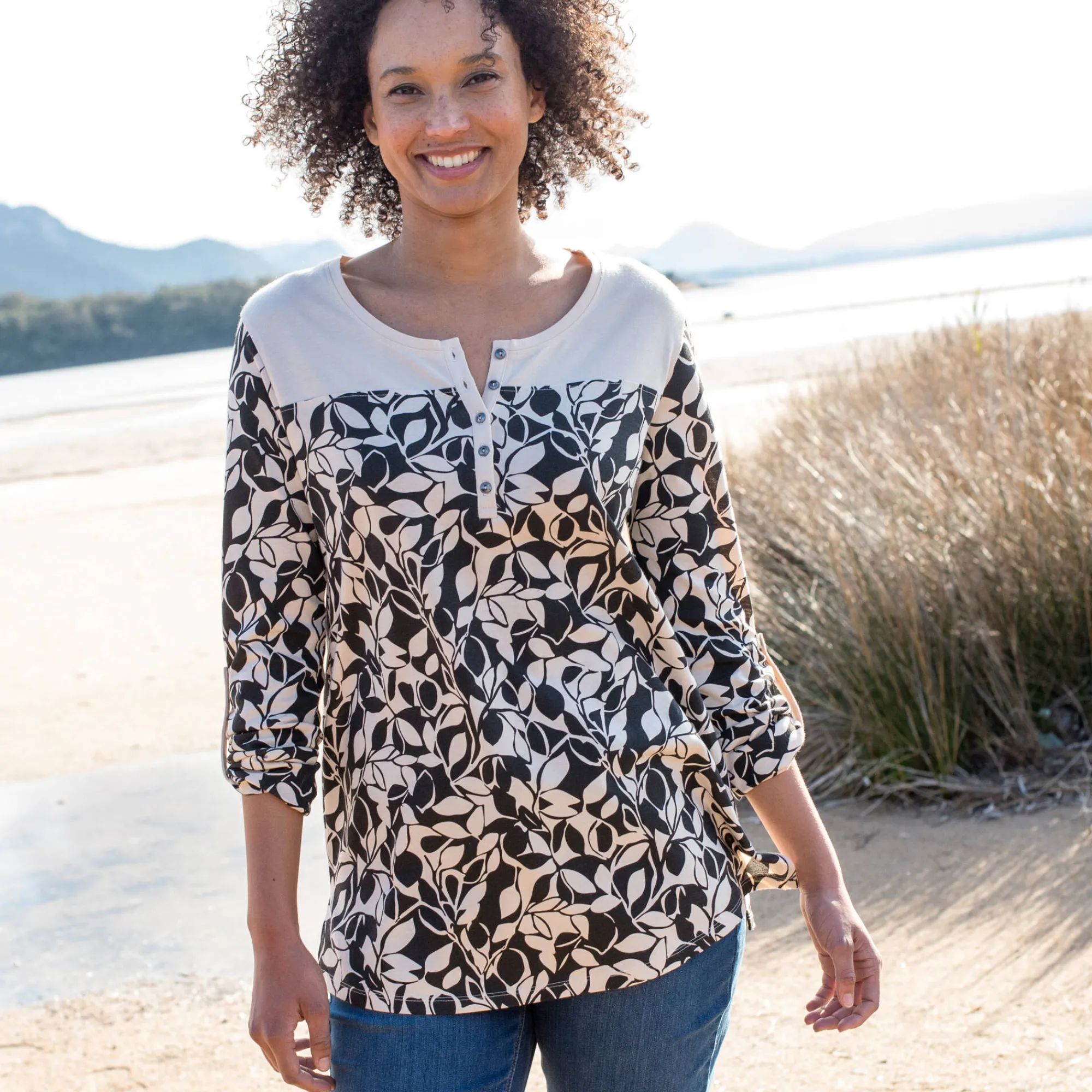 T-Shirt En Topje|Bloes En Tuniek<Blancheporte Tuniek met Tunesische hals en lange mouwen, bedrukt beige / zwart