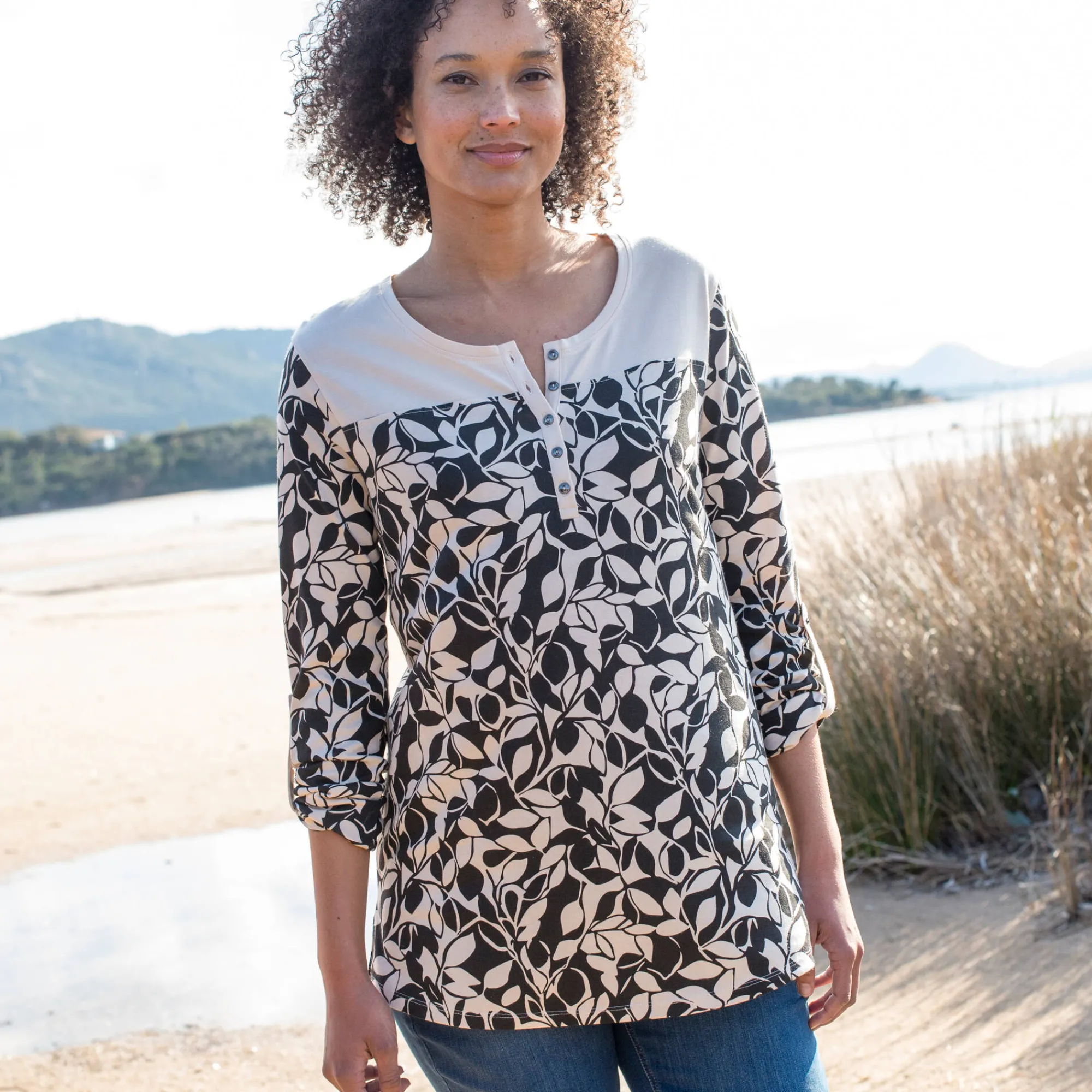 T-Shirt En Topje|Bloes En Tuniek<Blancheporte Tuniek met Tunesische hals en lange mouwen, bedrukt beige / zwart