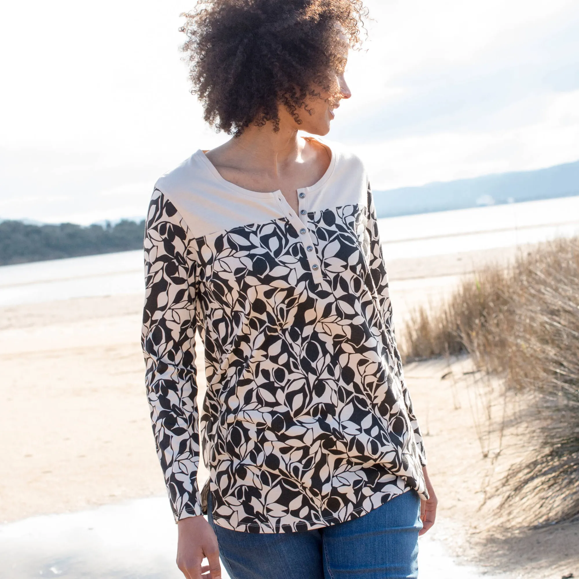 T-Shirt En Topje|Bloes En Tuniek<Blancheporte Tuniek met Tunesische hals en lange mouwen, bedrukt beige / zwart