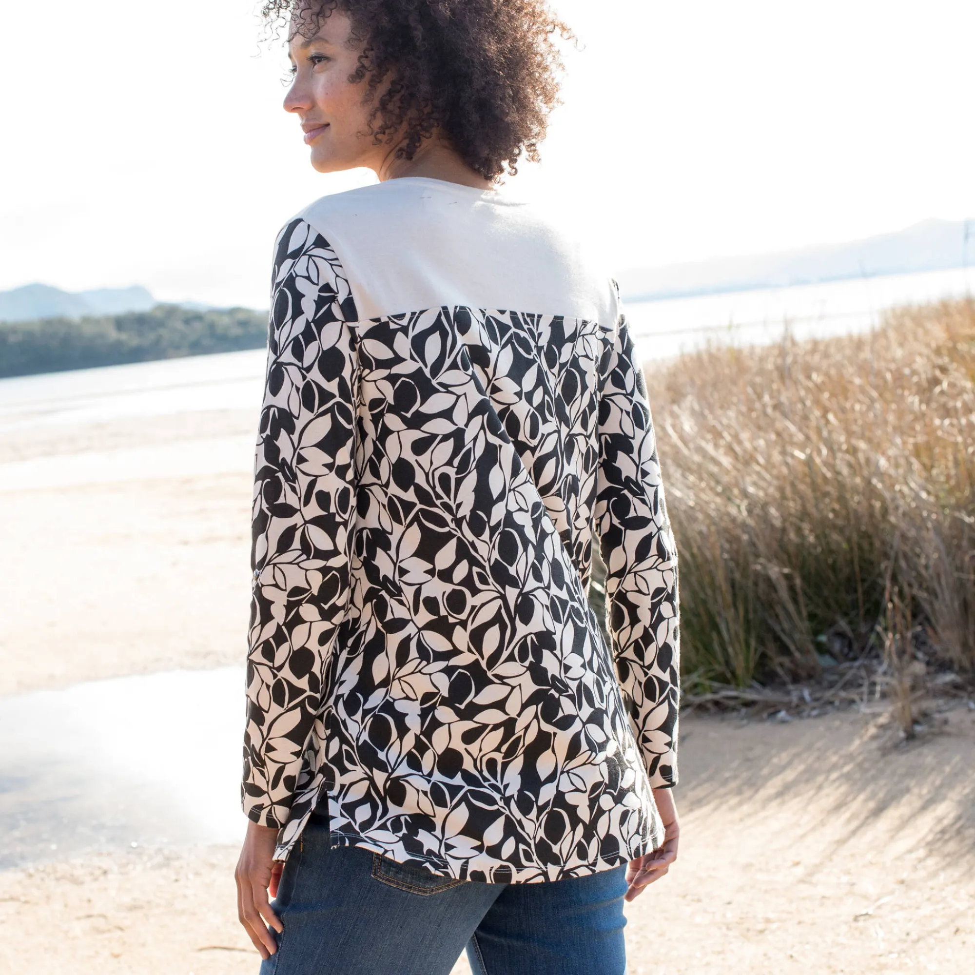 T-Shirt En Topje|Bloes En Tuniek<Blancheporte Tuniek met Tunesische hals en lange mouwen, bedrukt beige / zwart