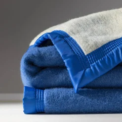 Deken<Ourson Tweekleurig deken in wol 600g/m2 blauw