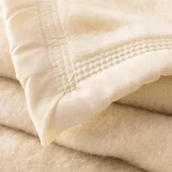 Deken<Ourson Tweekleurig deken in wol 600g/m2 ecru