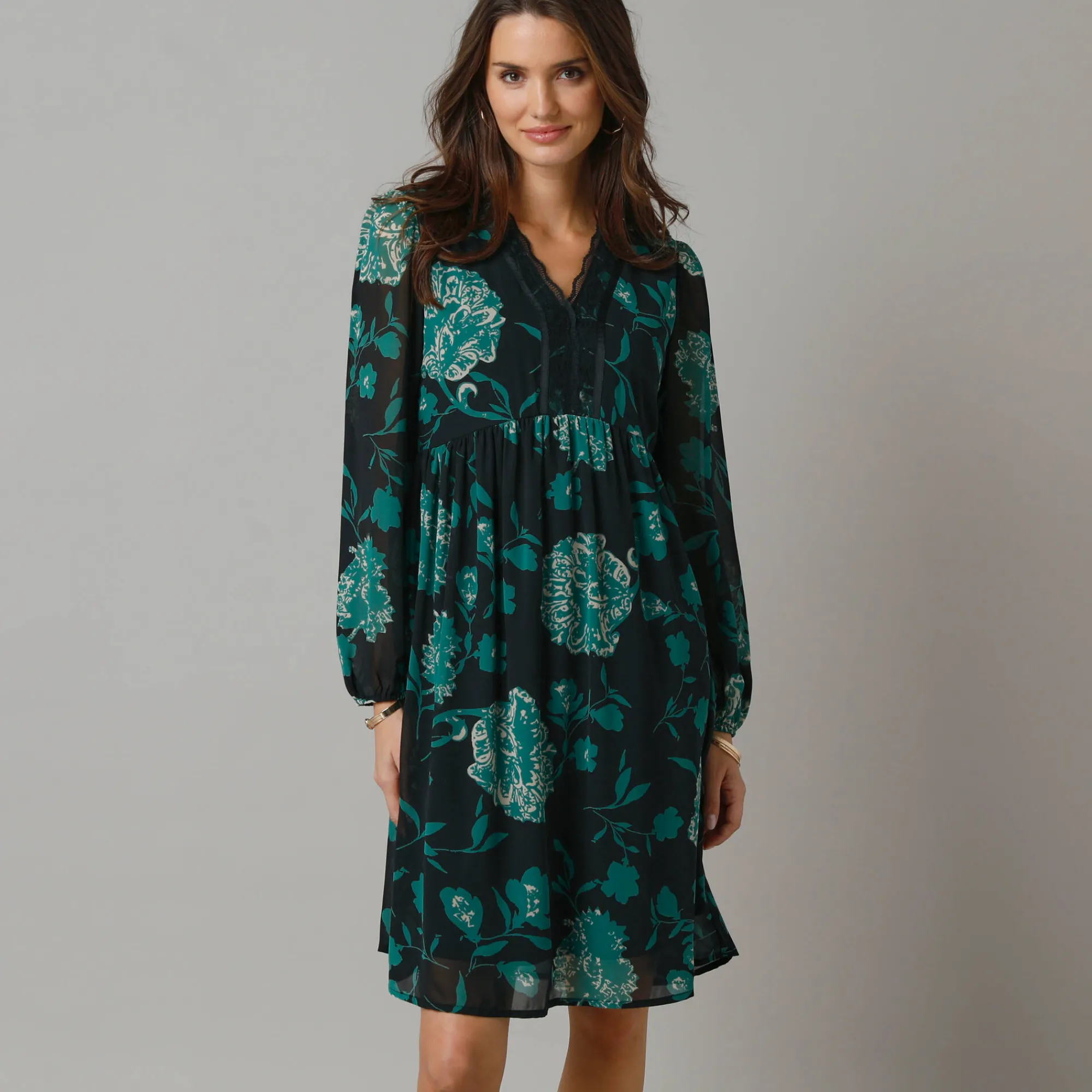 Feestoutfits Dames|Jurk<Lora Zellini Uitlopende jurk in bloemenvoile, V-hals in kant zwart / groen
