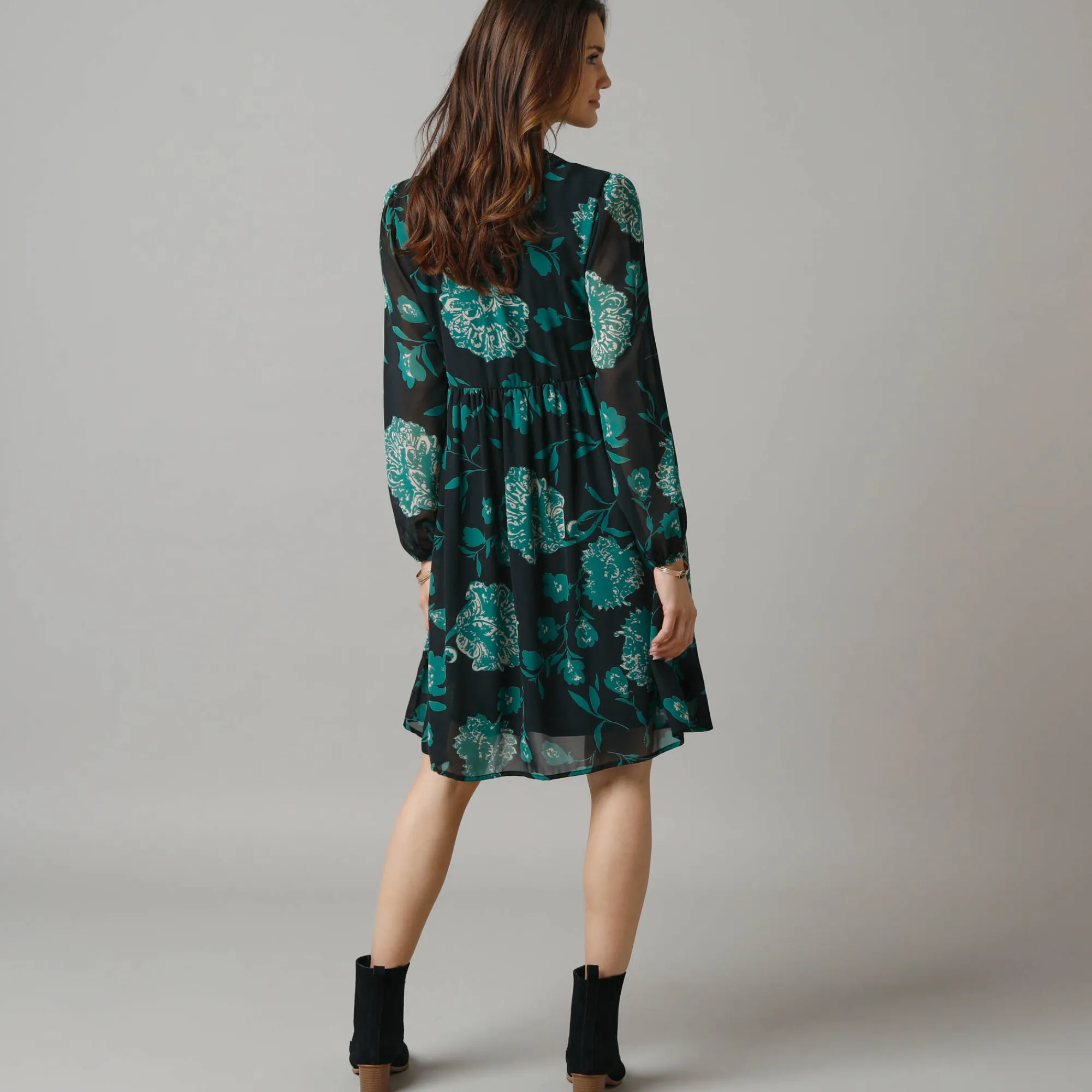 Feestoutfits Dames|Jurk<Lora Zellini Uitlopende jurk in bloemenvoile, V-hals in kant zwart / groen
