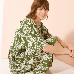 Jurk<Blancheporte Uitlopende jurk met stroken, tweekleurige etnische print groen / ecru