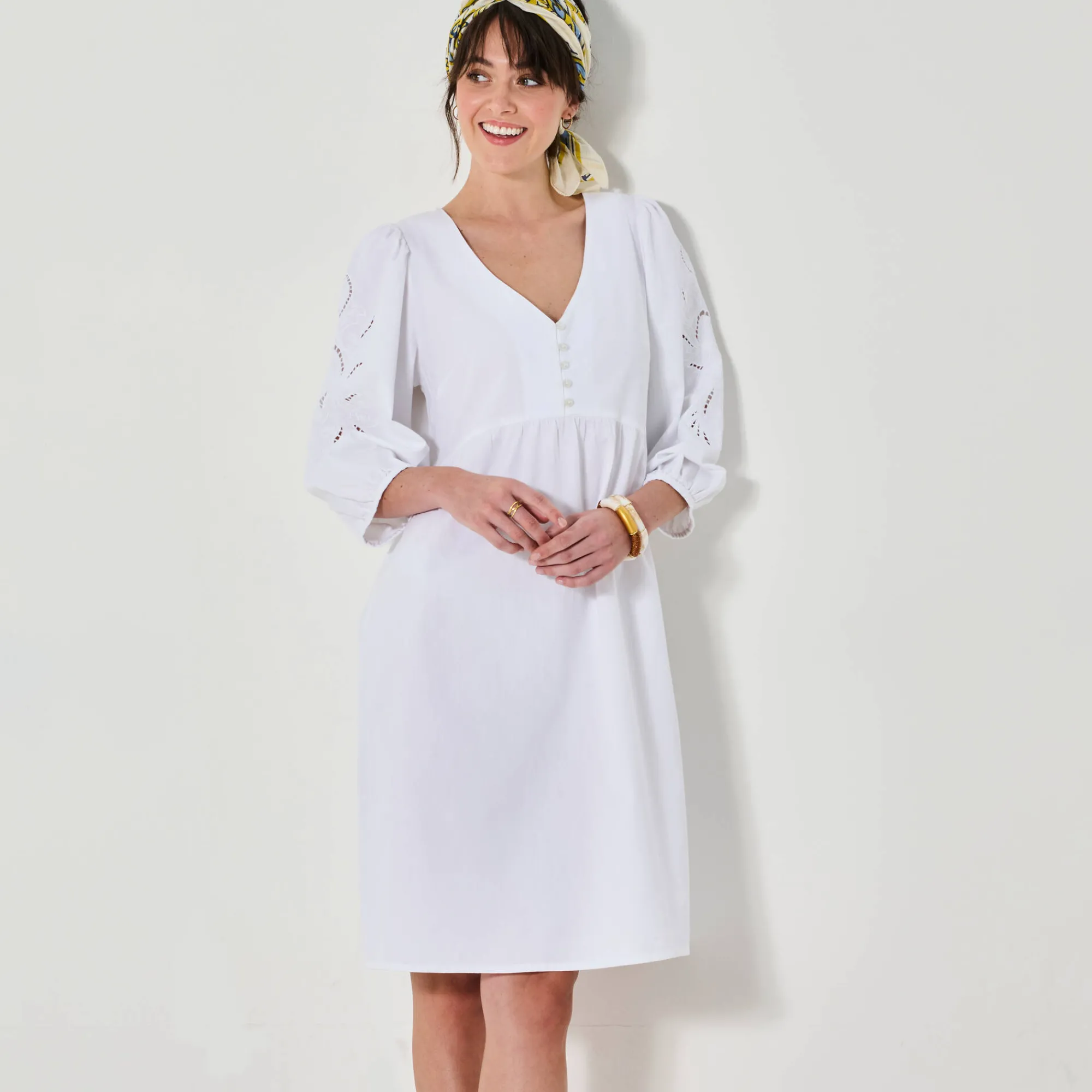 Jurk<Blancheporte Uitlopende korte jurk, details in broderie anglaise wit