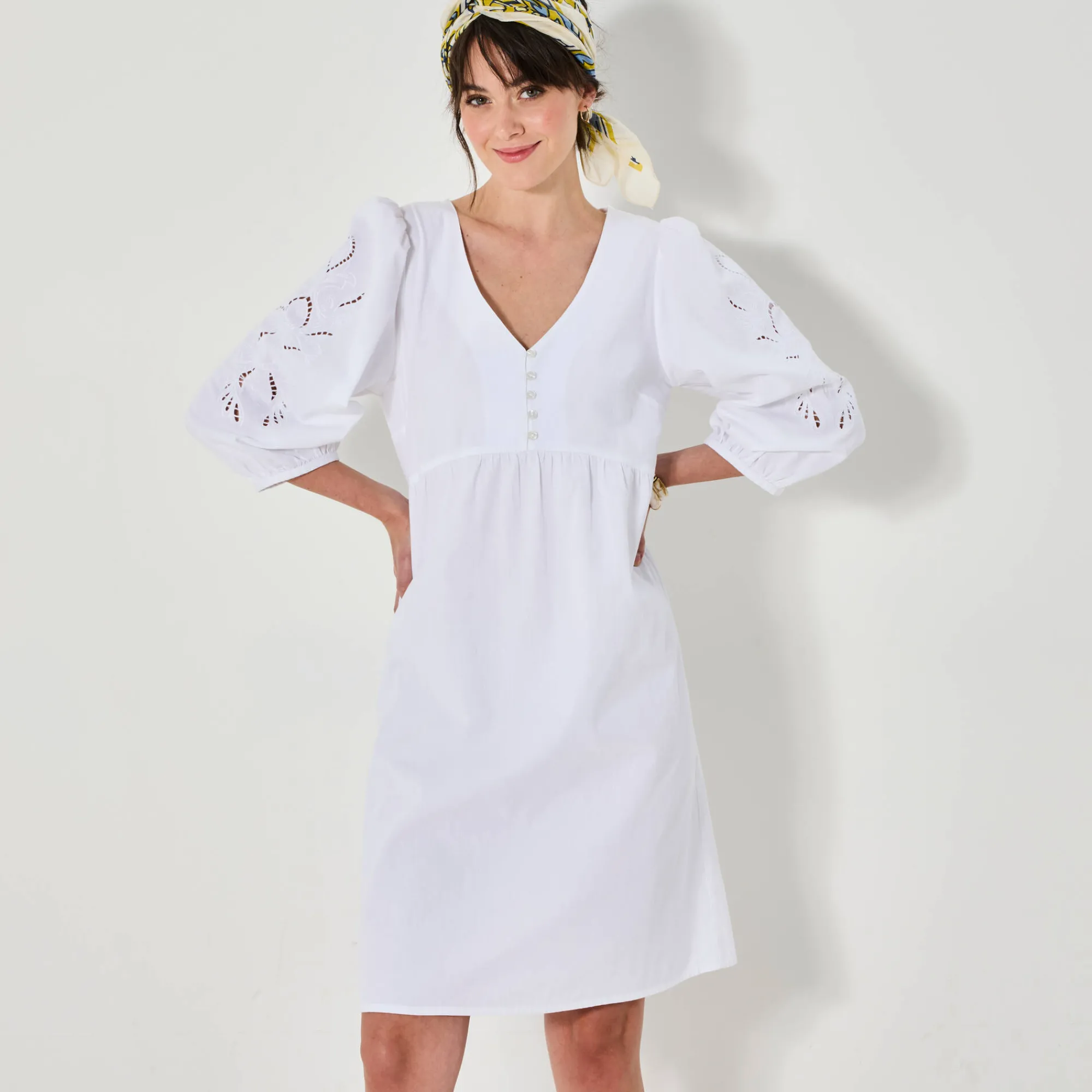 Jurk<Blancheporte Uitlopende korte jurk, details in broderie anglaise wit