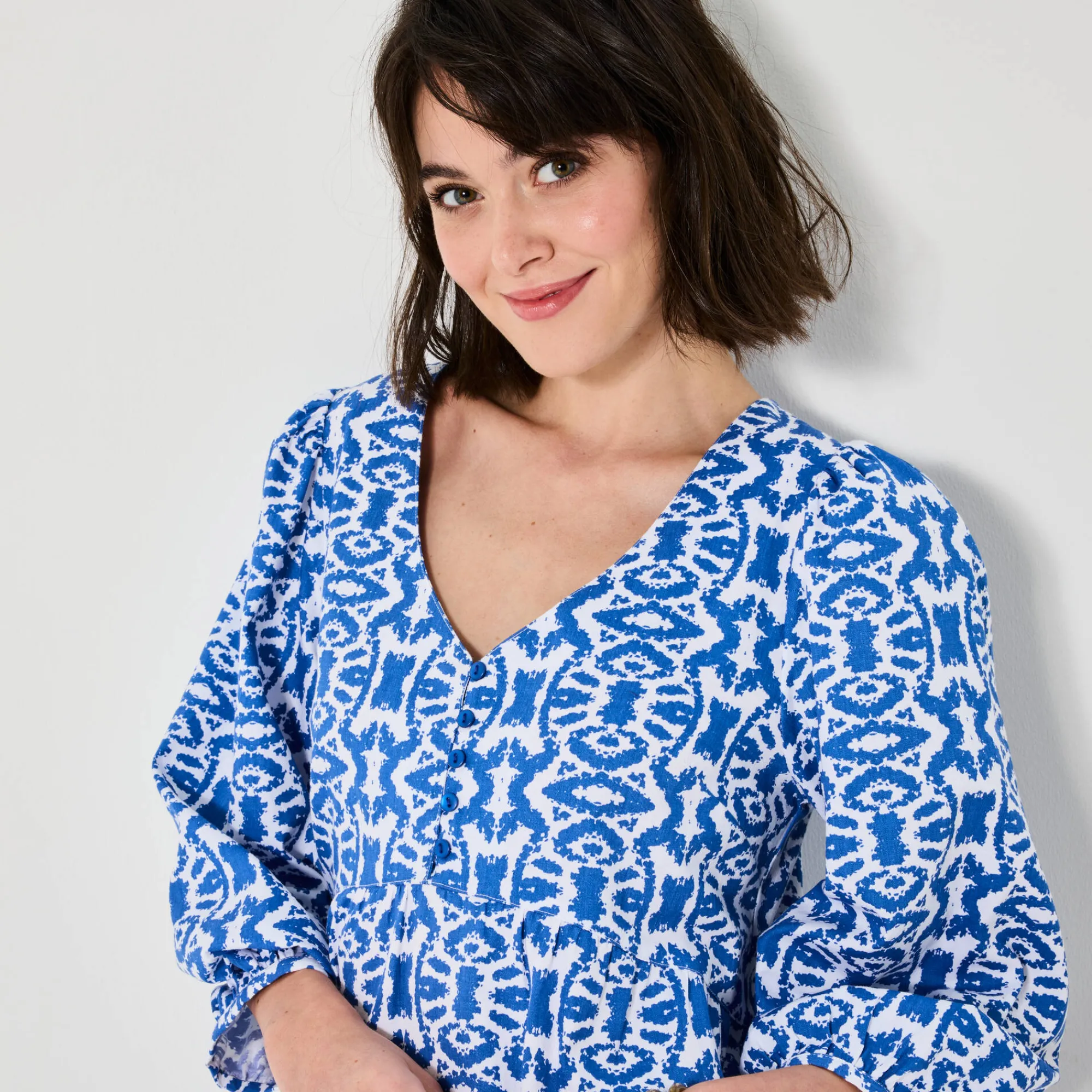 Jurk<Blancheporte Uitlopende korte jurk, ikatprint blauw / wit