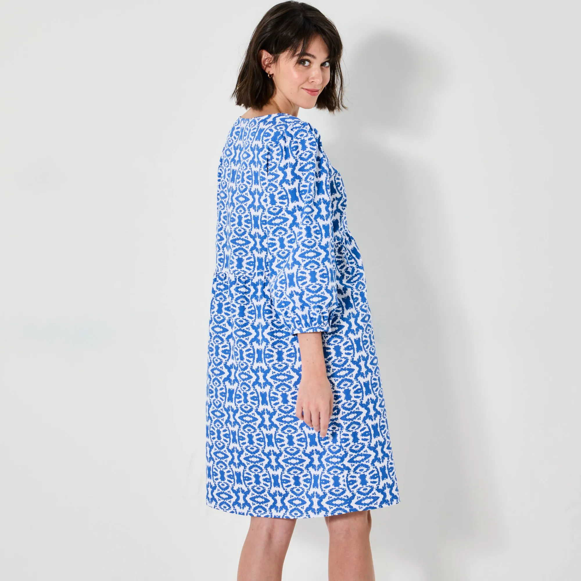 Jurk<Blancheporte Uitlopende korte jurk, ikatprint blauw / wit