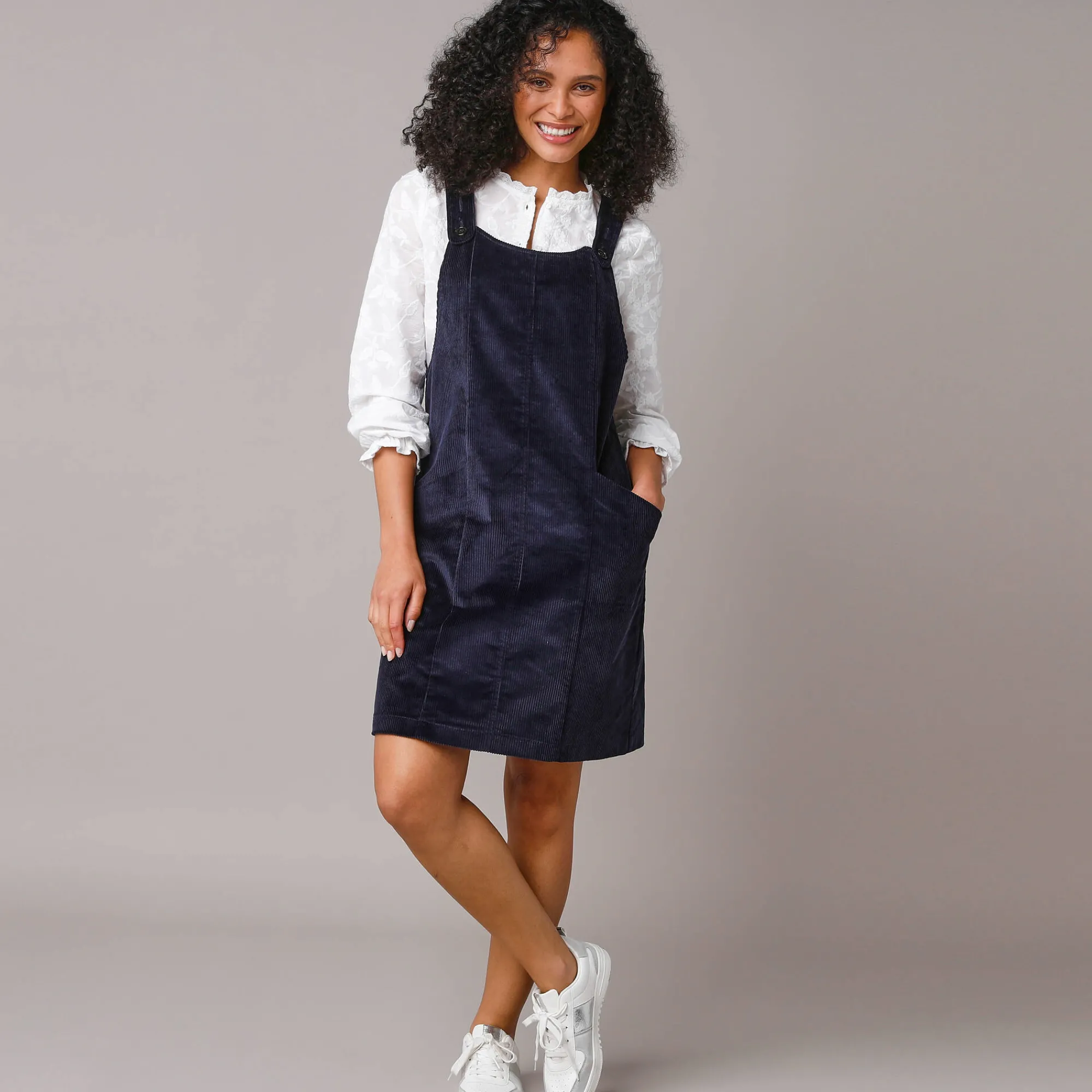 Jurk<Blancheporte Uitlopende overgooierjurk, ribvelours marine