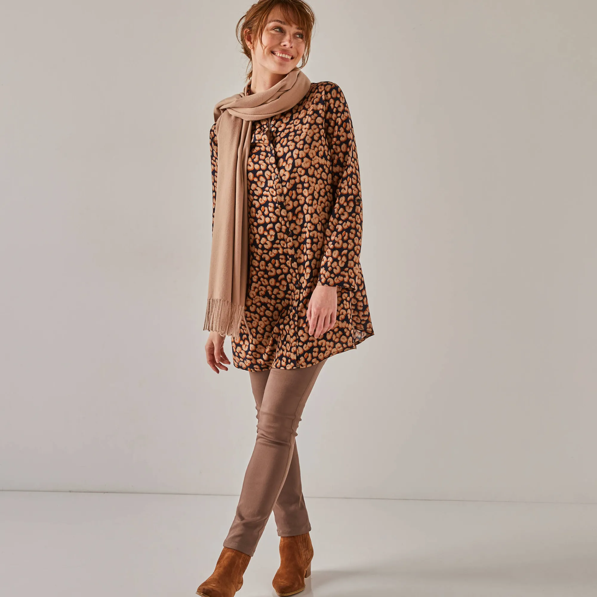 Bloes En Tuniek<Blancheporte Uitlopende tuniek met knoopsluiting en dierenhuidprint zwart / taupe