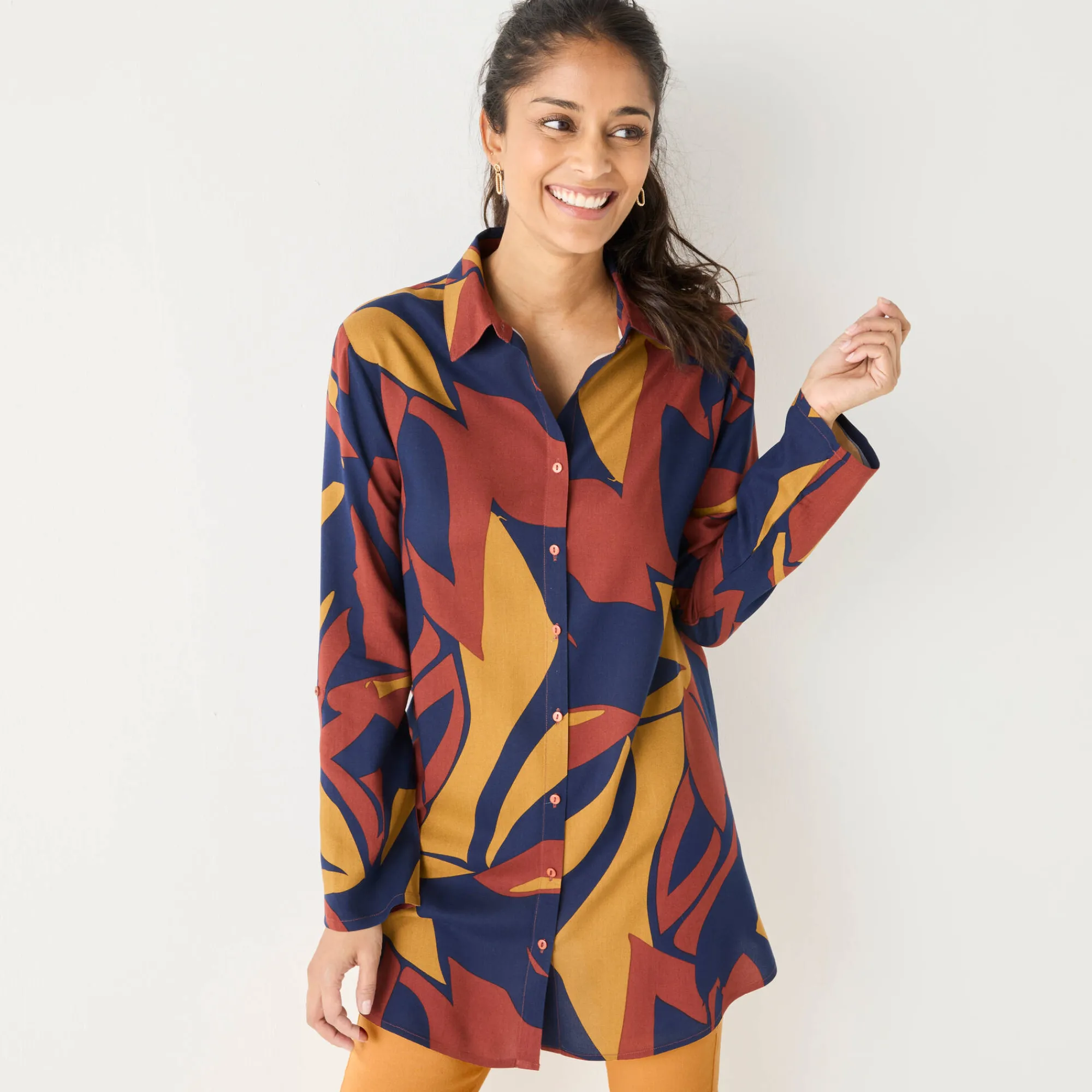 Bloes En Tuniek<Blancheporte Uitlopende tuniek met knopen en grafische print marine / kerrie