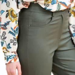 Broek<Blancheporte Ultrarekbare, nauwsluitende broek met coating kaki