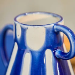 Decoratieartikel<Blancheporte Vaas in aardewerk, gekleurde strepen, 2 handvatten blauw/wit