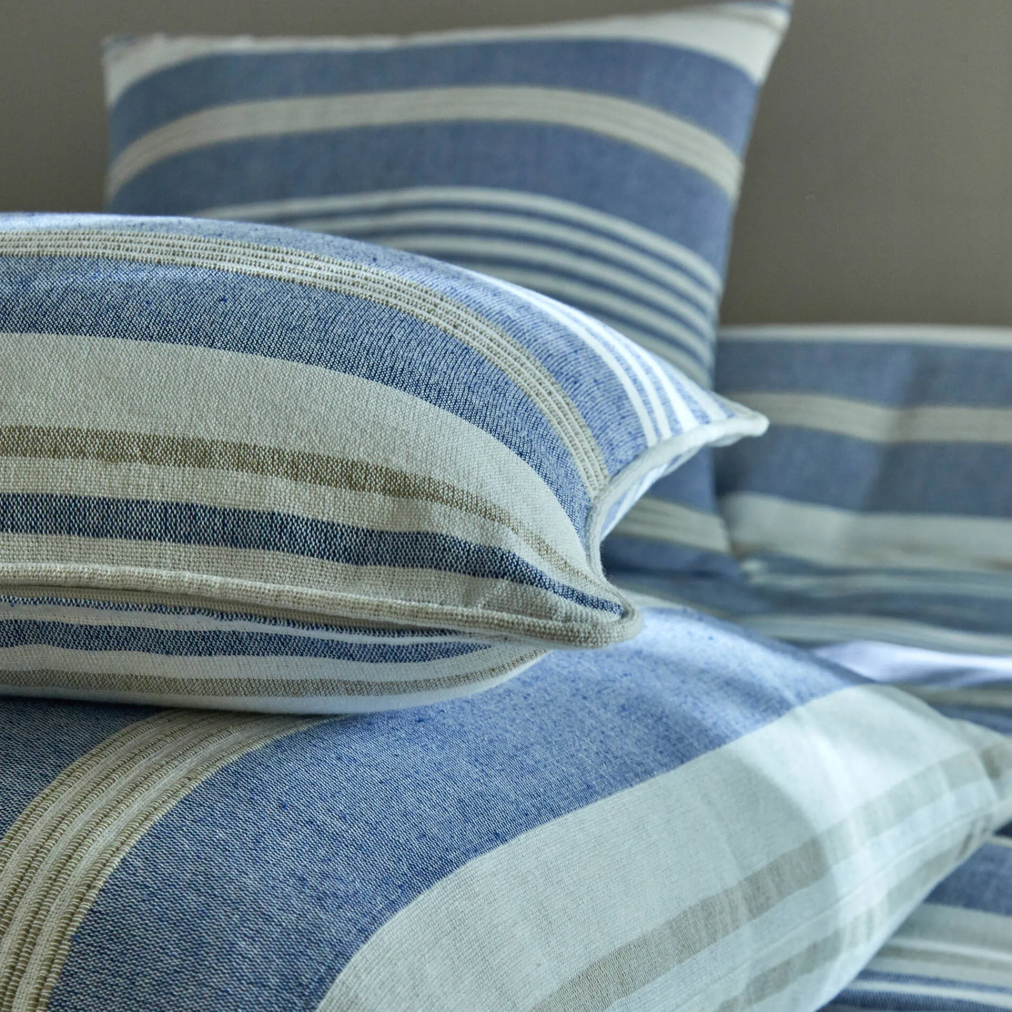 Zeildoekstof<Blancheporte Veelkleurig artisanaal geweven sprei of plaid blauw