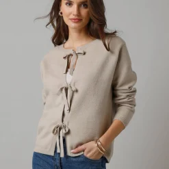 Trui En Vest<Lora Zellini Vest met knooplintjes en lange mouwen, wolmix beige