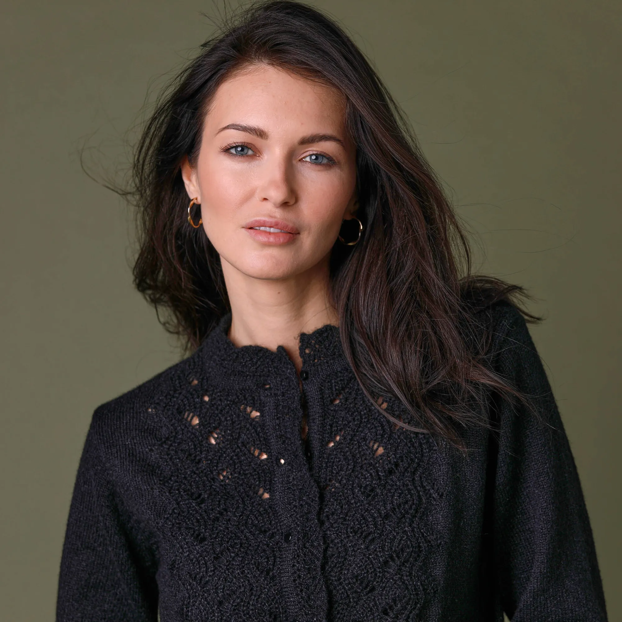 Trui En Vest<Lora Zellini Vest met knopen en opstaande kraag in fantasietricot zwart