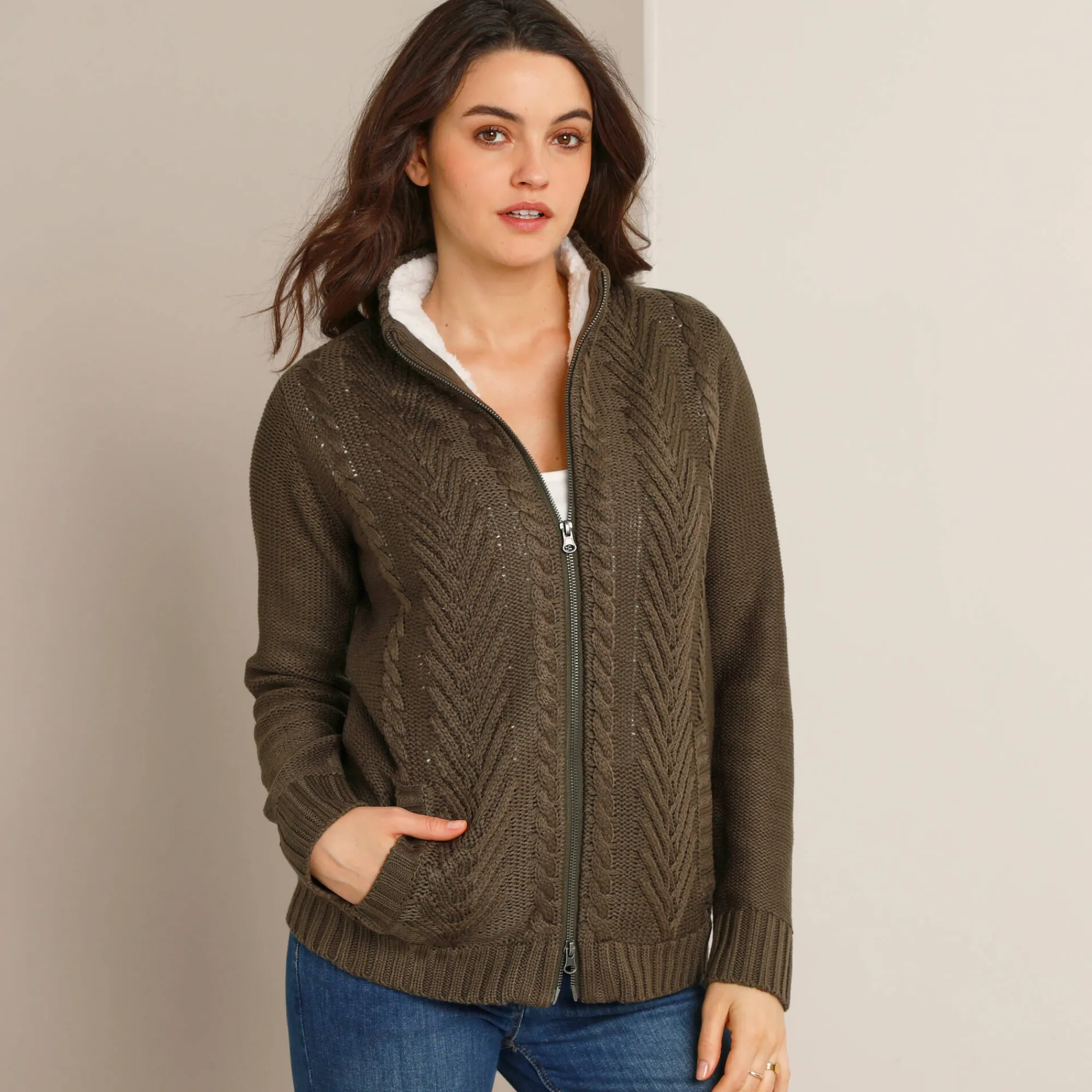 Trui En Vest<Blancheporte Vest met rits en kabelmotieven, gevoerd met pluchetricot donkerkaki