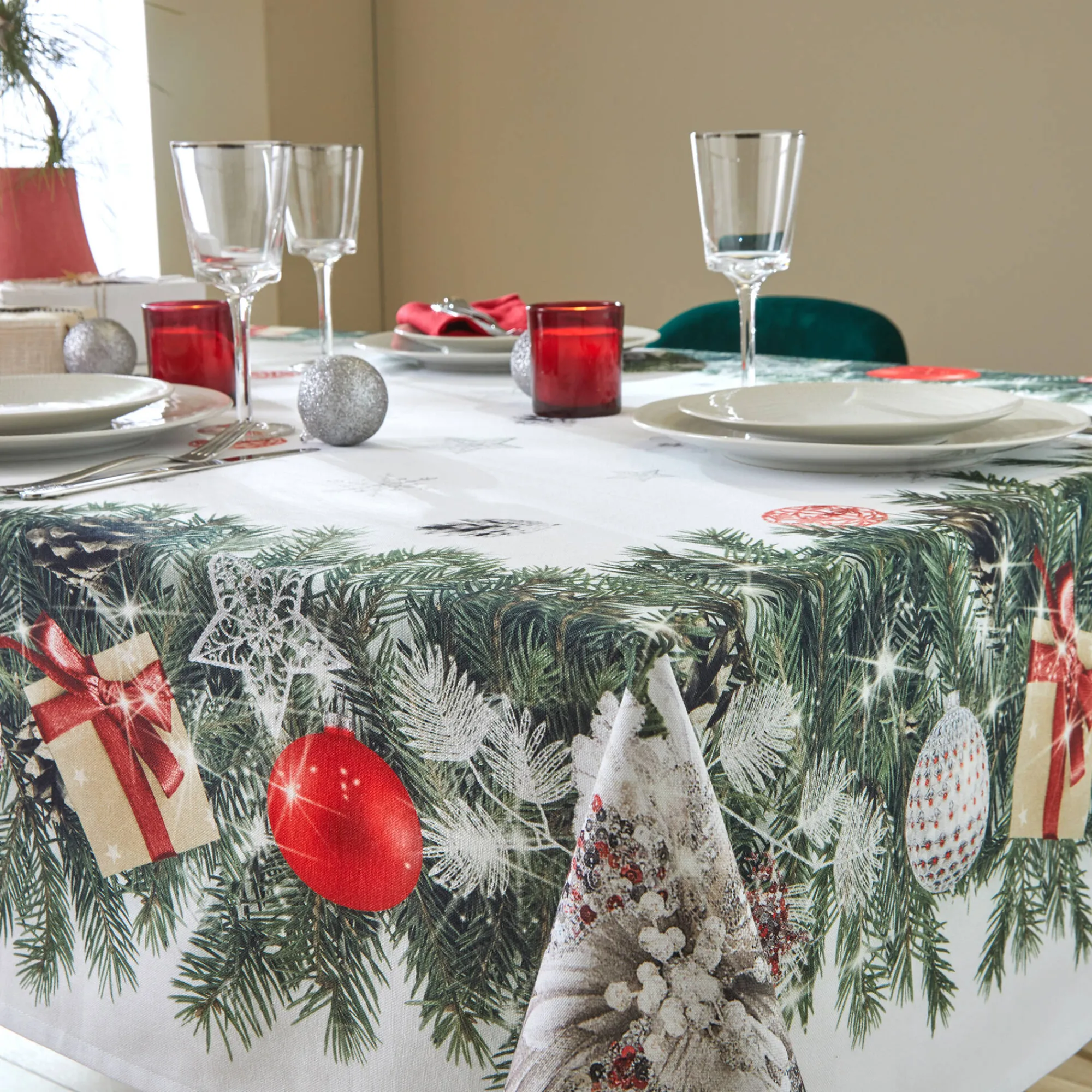 Feesttafel|Tafellaken En Tafelloper<Blancheporte Vlekwerend tafellaken met kerstkransprint groen / rood
