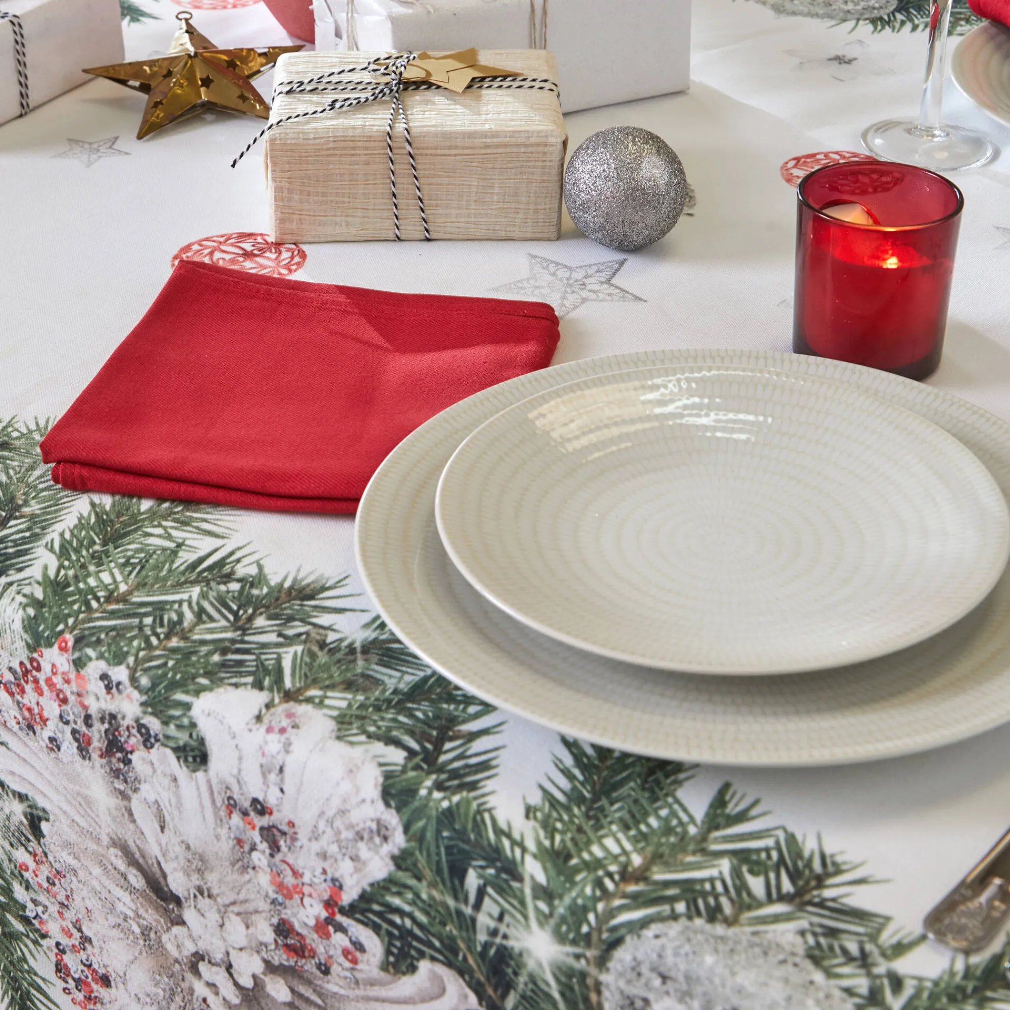 Feesttafel|Tafellaken En Tafelloper<Blancheporte Vlekwerend tafellaken met kerstkransprint groen / rood