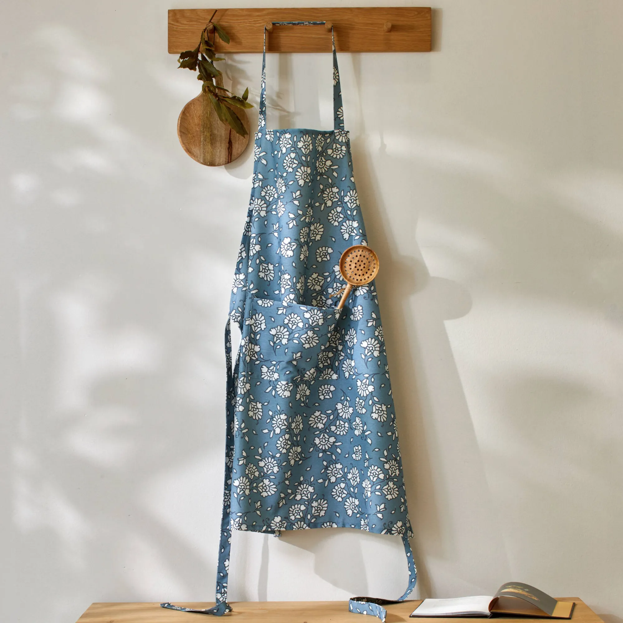 Schorten<Blancheporte Vlekwerende schort met Indiase bloemenprint jeansblauw / wit