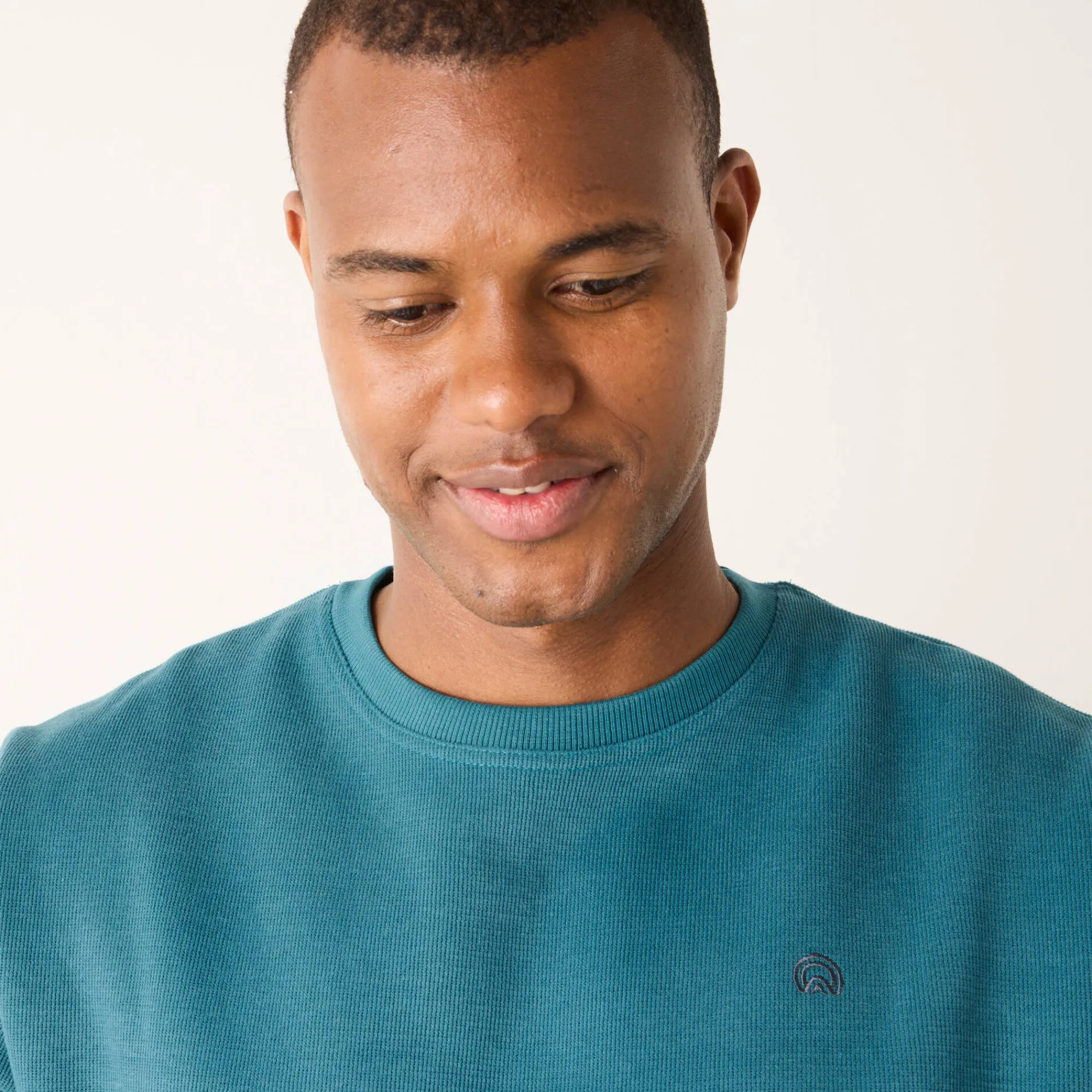 Sweater|Trui En Vest<Blancheporte Warme sweater met ronde hals, borduursel op de borst, in ribtricot oceaanblauw