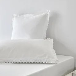 Effen Bedlinnen|Kussensloop<Colombine bedlinnen met borduursel ® wit