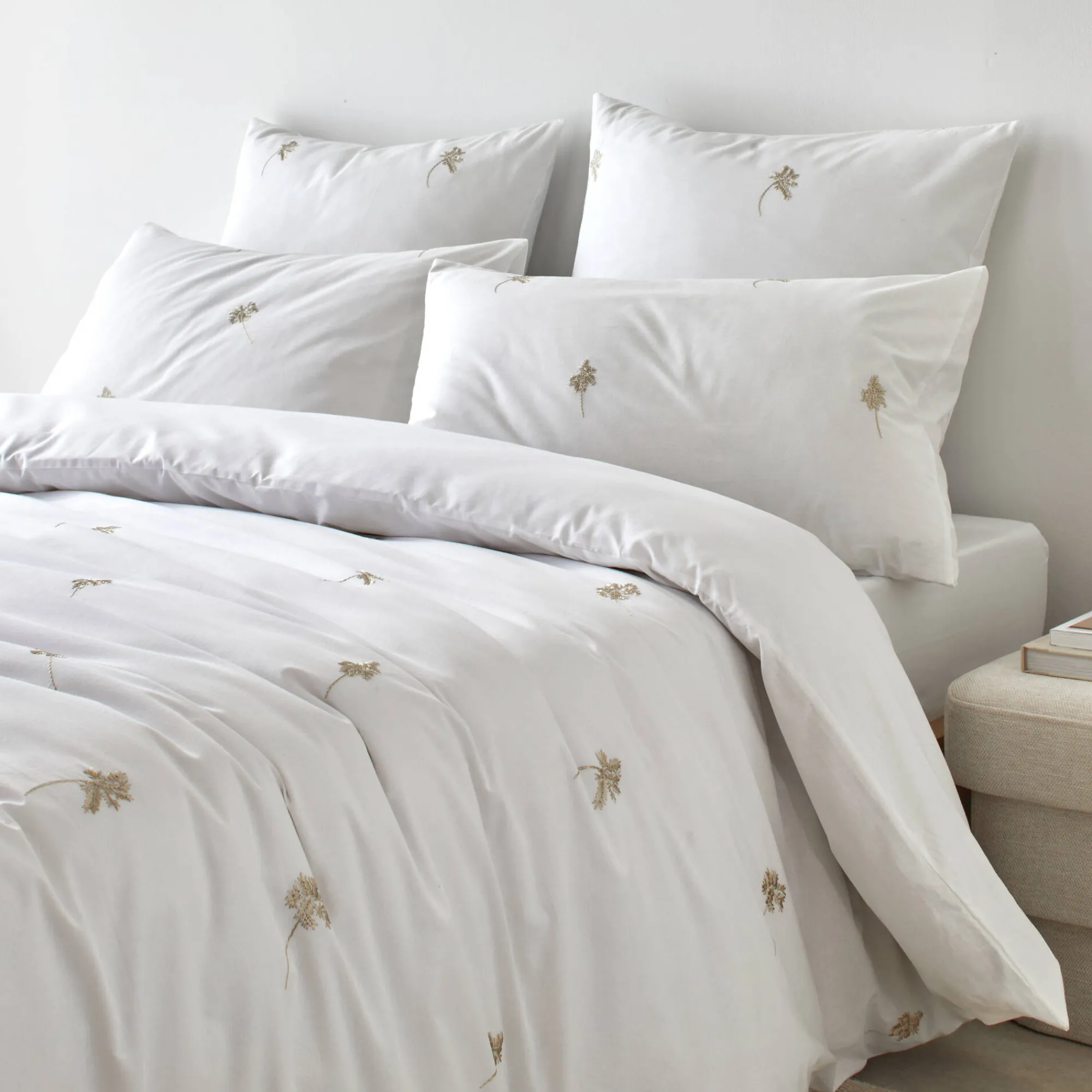 Effen Bedlinnen|Kussensloop<Blancheporte bedlinnen met geborduurde bloemen Colombine® wit